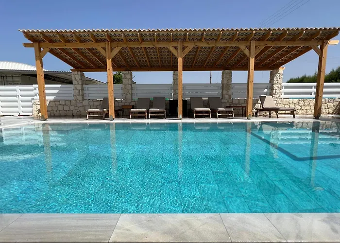 ヴィラ First Eco-villa Polis